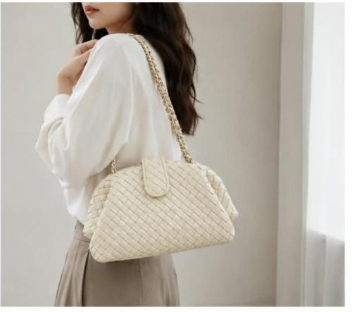 شنطة بوتيغا فينيتا لورين 1980 – Bottega Veneta Lauren 1980