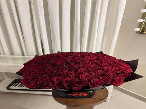 باقة 100 وردة️