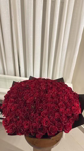 باقة 100 وردة️