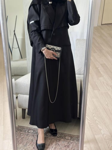 Private line black abaya