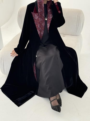 الوارف اسود