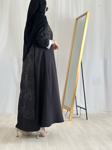 إيلا لون اسود