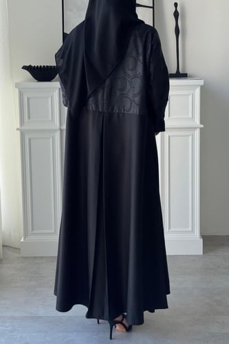 غصن اسود بالكامل