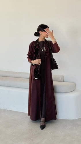 الوسم عنابي