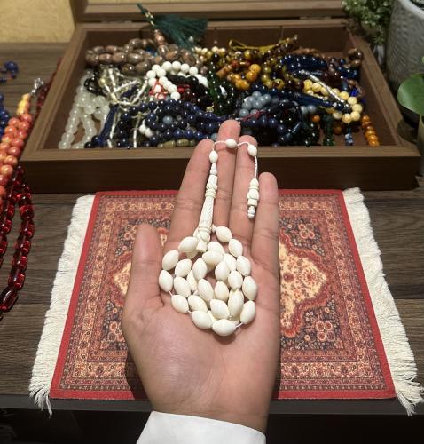 عظم جمل زيتوني منقوش AD4