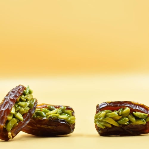 تمر مبروم محشو فستق مغلف بالحبة - 1 كيلو