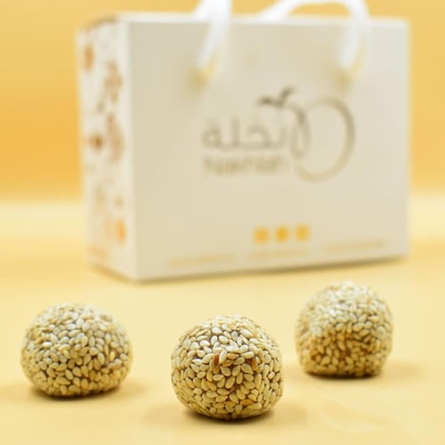كرات التمر بالطحينة والسمسم - نصف كيلو