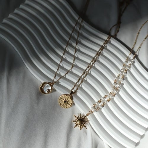 Pearly sun necklace