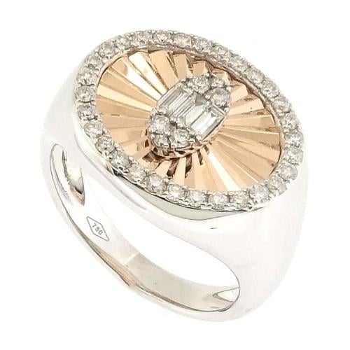 خاتم ذهب عيار ١٨ مزين بالالماس.