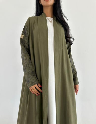 لنن طبيعي نص كلوش مع اكمام لنن مطرز