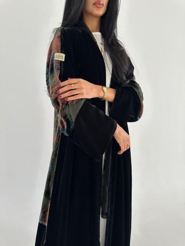 مخمل اسود كوري مع مخمل ملون من الخلف كلوش