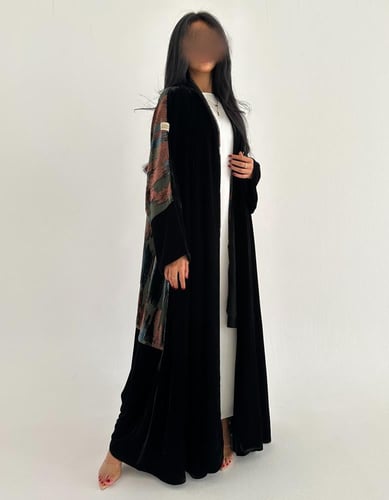 مخمل اسود كوري مع مخمل ملون من الخلف كلوش