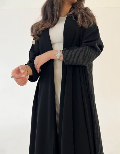 عباية ملكي كلوش ياقة طويلة من الامام وتفته