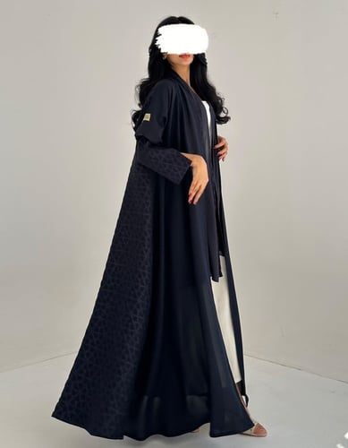 كريب ناعم كحلي مع جاكار من الخلف كلوش