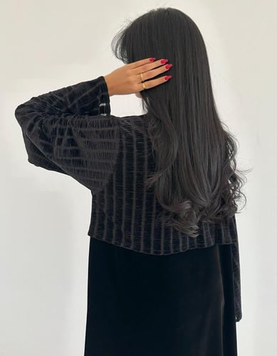 مخمل اسود مع اكمام مخمل مخطط نص كلوش