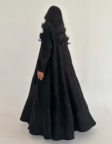 كريب ملكي مطرز كلوش عملي فاحم