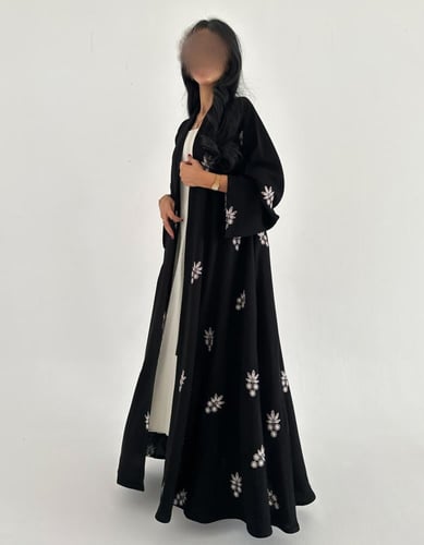 كريب ملكي تطريز كلوش اكمام واسعه