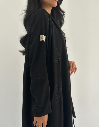 كريب ملكي مطرز كلوش عملي فاحم