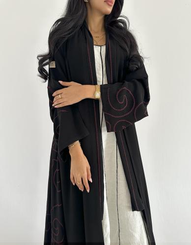 كريب اسود ملكي مطرز بالعنابي من الخلف كلوش