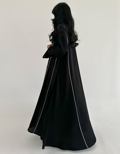 كريب خفيف مطرز سماوي مع خطوط بيضاء كلوش