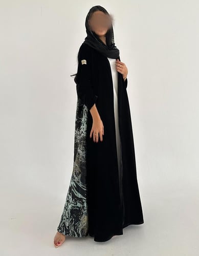 مخمل اسود كوري مع مخمل ملون في الخلف كلوش