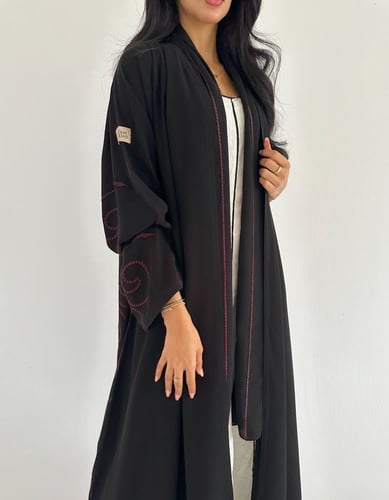 كريب اسود ملكي مطرز بالعنابي من الخلف كلوش