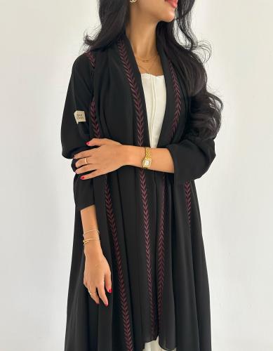 كريب أسود فاحم مطرز خطوط القصة كلوش