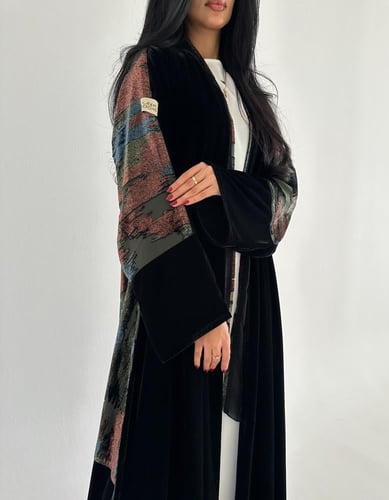 مخمل اسود كوري مع مخمل ملون من الخلف كلوش