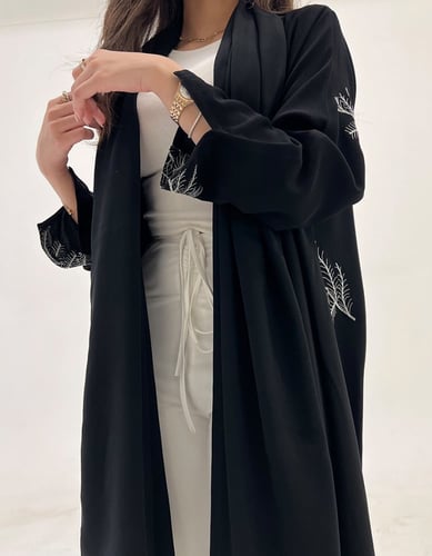 عباية كلوش شك بلمعه فضى فتحه صغيرة في الكم