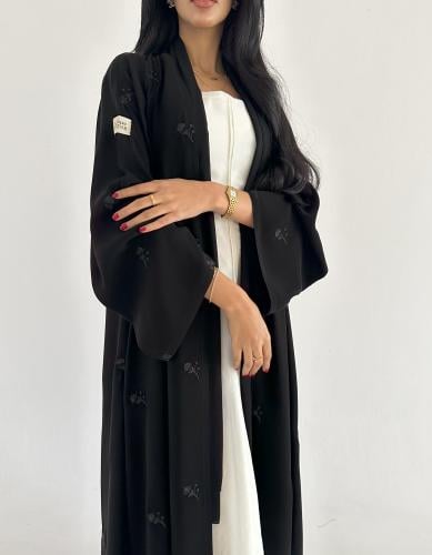 كريب ملكي اسود مطرز كلوش اكمام واسعه