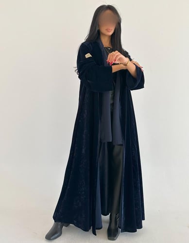 مخمل كحلي مع مخمل جاكار في الجوانب نص كلوش