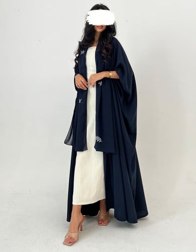 نص بشت كحلي مع طرحة مطرزة