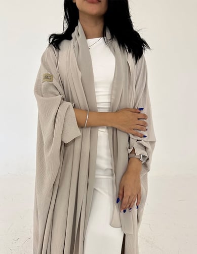 عباية كريب مكرمش نص بشت فتحة بالكم