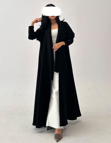 عباية كريب اسود كلوش مع أزرار في الأكمام