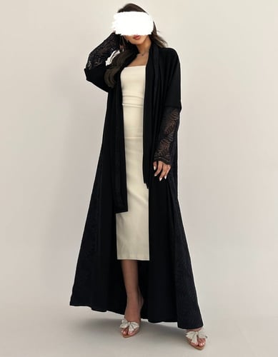 عباية كريب خفيف نص كلوش مع دانتيل فرنسي