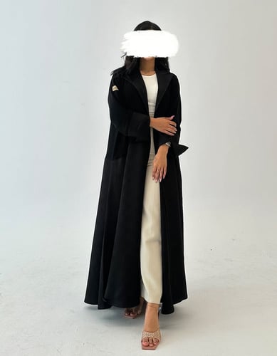 عباية كريب اسود مع ياقة