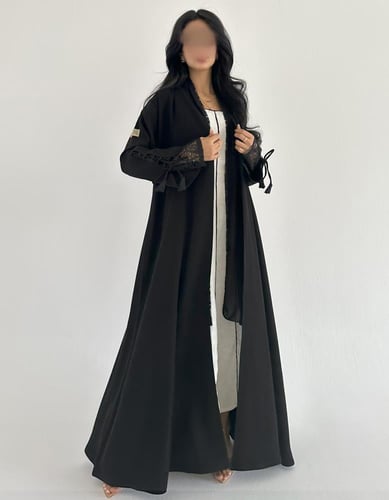 كريب اندونيسي مخطط بالأسود مع دانتيل فرنسي في الأك...