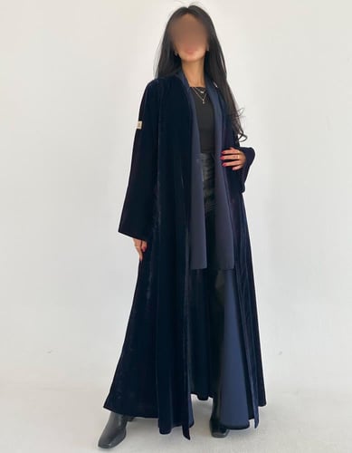 مخمل كحلي مع مخمل جاكار في الجوانب نص كلوش