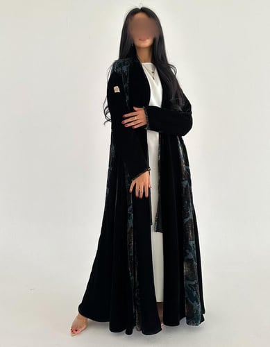 مخمل اسود كوري مع جوانب مخمل ملون كلوش