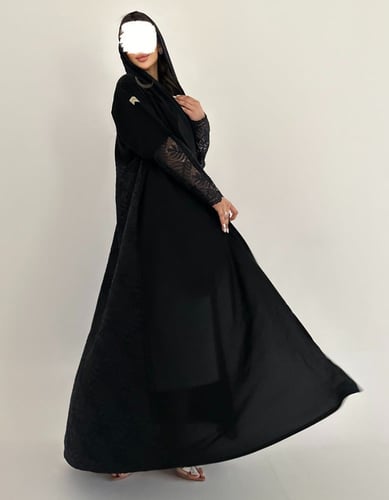 عباية كريب خفيف نص كلوش مع دانتيل فرنسي