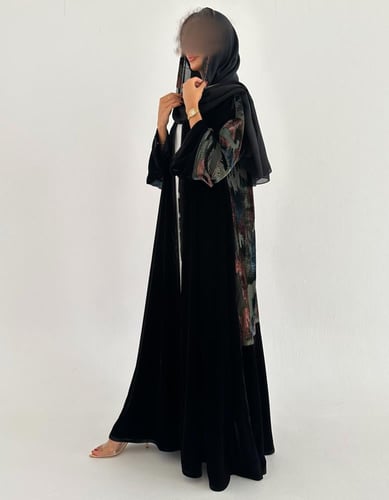 مخمل اسود كوري مع مخمل ملون من الخلف كلوش