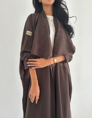 كريب بني ربع بشت مع جاكار