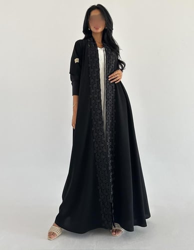 كريب صيفي مطرز اسود كلوش اكمام استرتش ضيقة