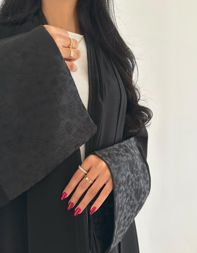 كريب ملكي مع جاكار فرنسي اكمام وجوانب كلوش