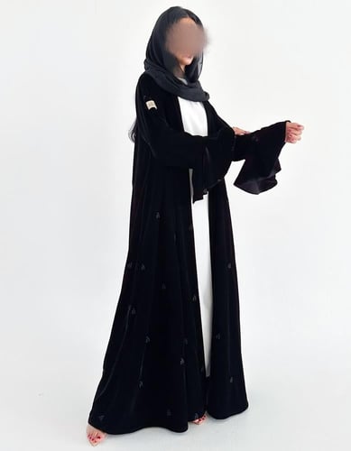 مخمل اسود كوري مطرز كلوش اكمام دائريه