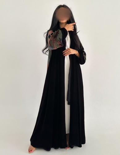 مخمل اسود كوري مع مخمل ملون من الخلف كلوش