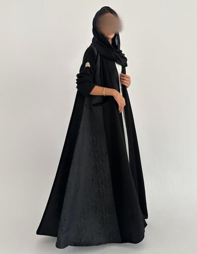 كريب اسود عملي مع تفته كلوش بجيب