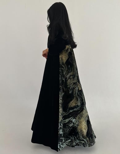 مخمل اسود كوري مع مخمل ملون في الخلف كلوش