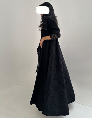 عباية كريب كلوش مع تُل فرنسي