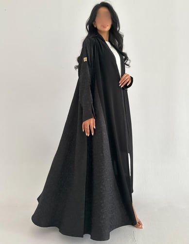 كريب اسود كلوش مع جاكار تفته كوري